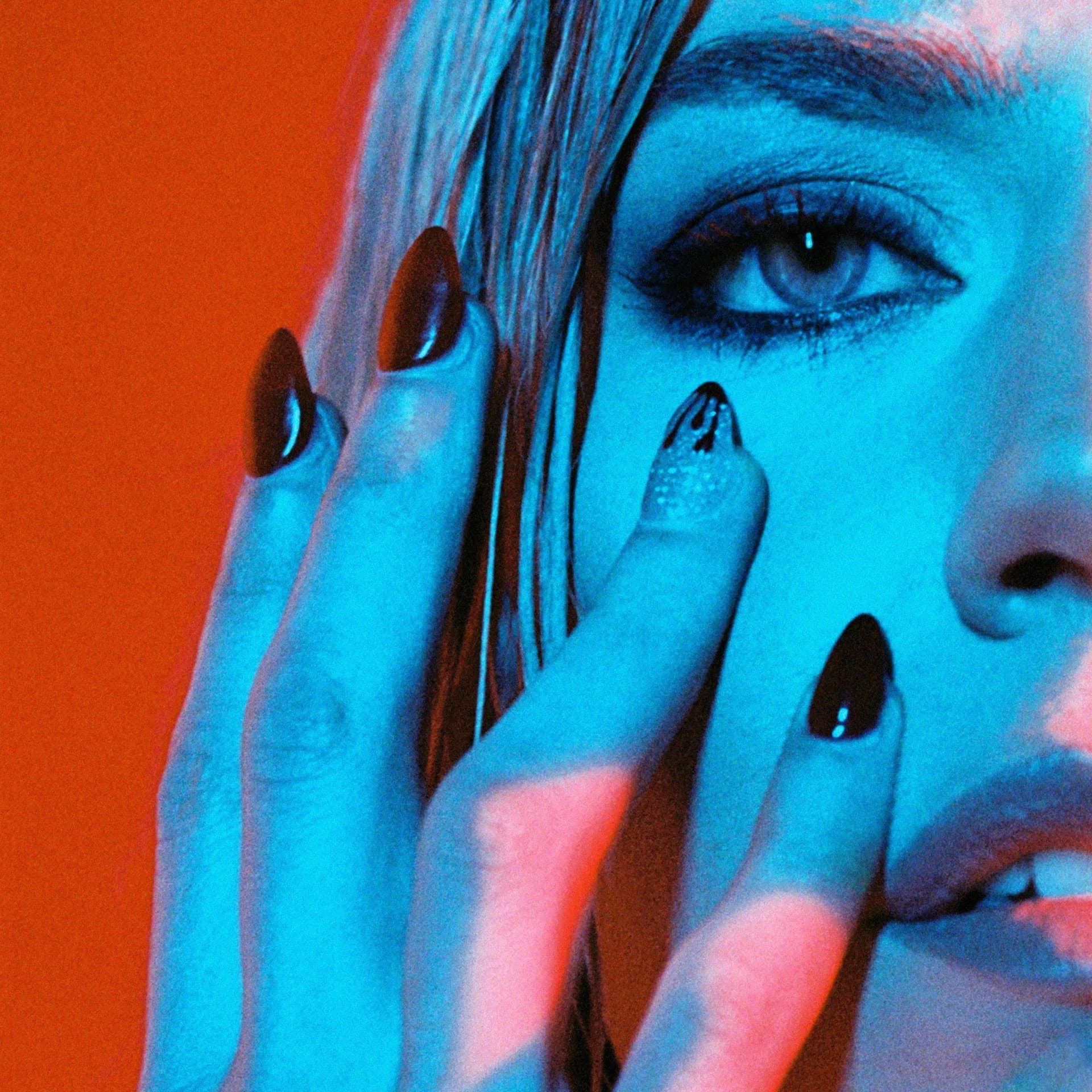Lov3less – Dead Don’t Feel