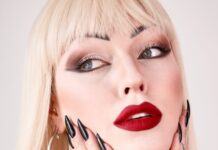 Jackie & The Facts – Superficial Girl